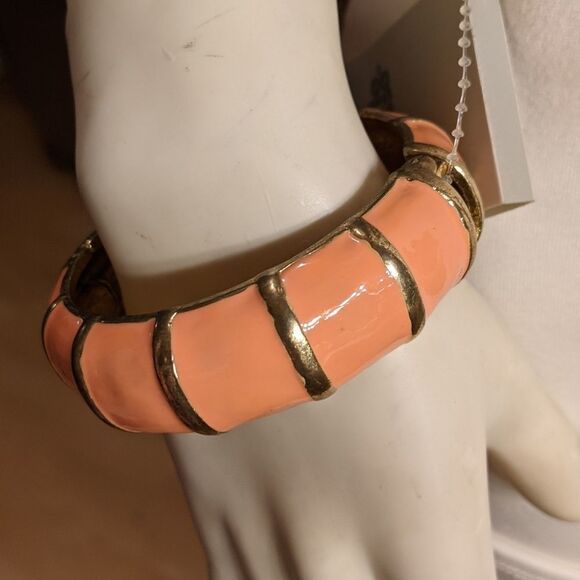 Vintage light orange bangle cuff clap bracelet - Picture 3 of 9